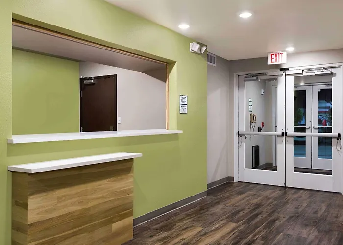 Hotel Woodspring Sports & Entertainment District *