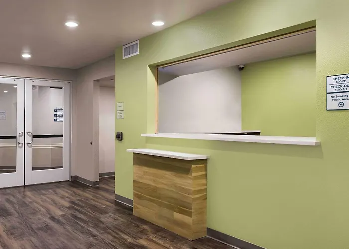 Woodspring Sports & Entertainment District Hotel Glendale