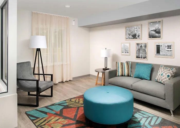 Woodspring Sports & Entertainment District Hotel Glendale
